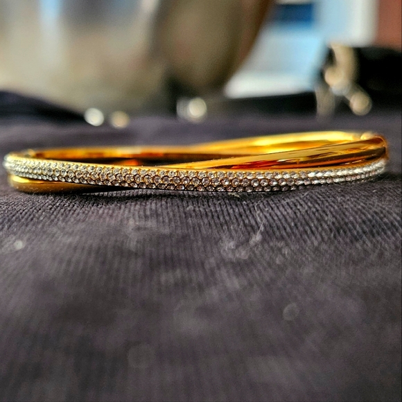 MICHAEL KORS gold tone bracelet "not real" diamond bracelet. - Picture 1 of 2